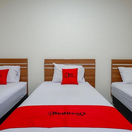 Reddoorz Near Living Plaza Purwokerto Otel Dış mekan fotoğraf