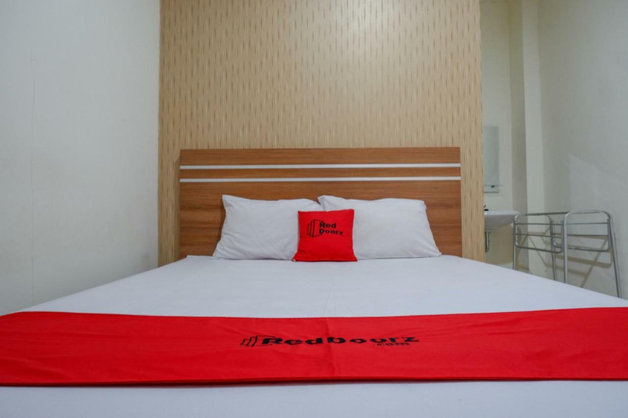 Reddoorz Near Living Plaza Purwokerto Otel Dış mekan fotoğraf