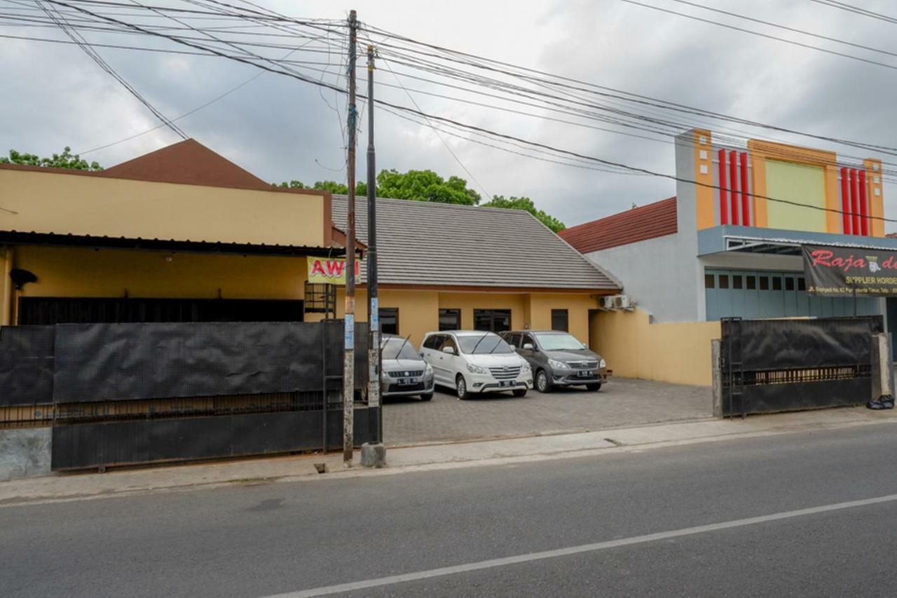 Reddoorz Near Living Plaza Purwokerto Otel Dış mekan fotoğraf