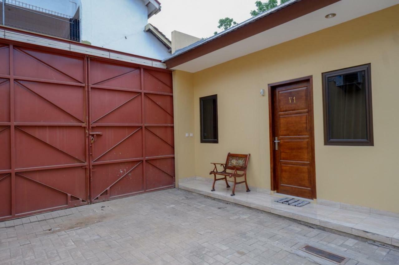 Reddoorz Near Living Plaza Purwokerto Otel Dış mekan fotoğraf