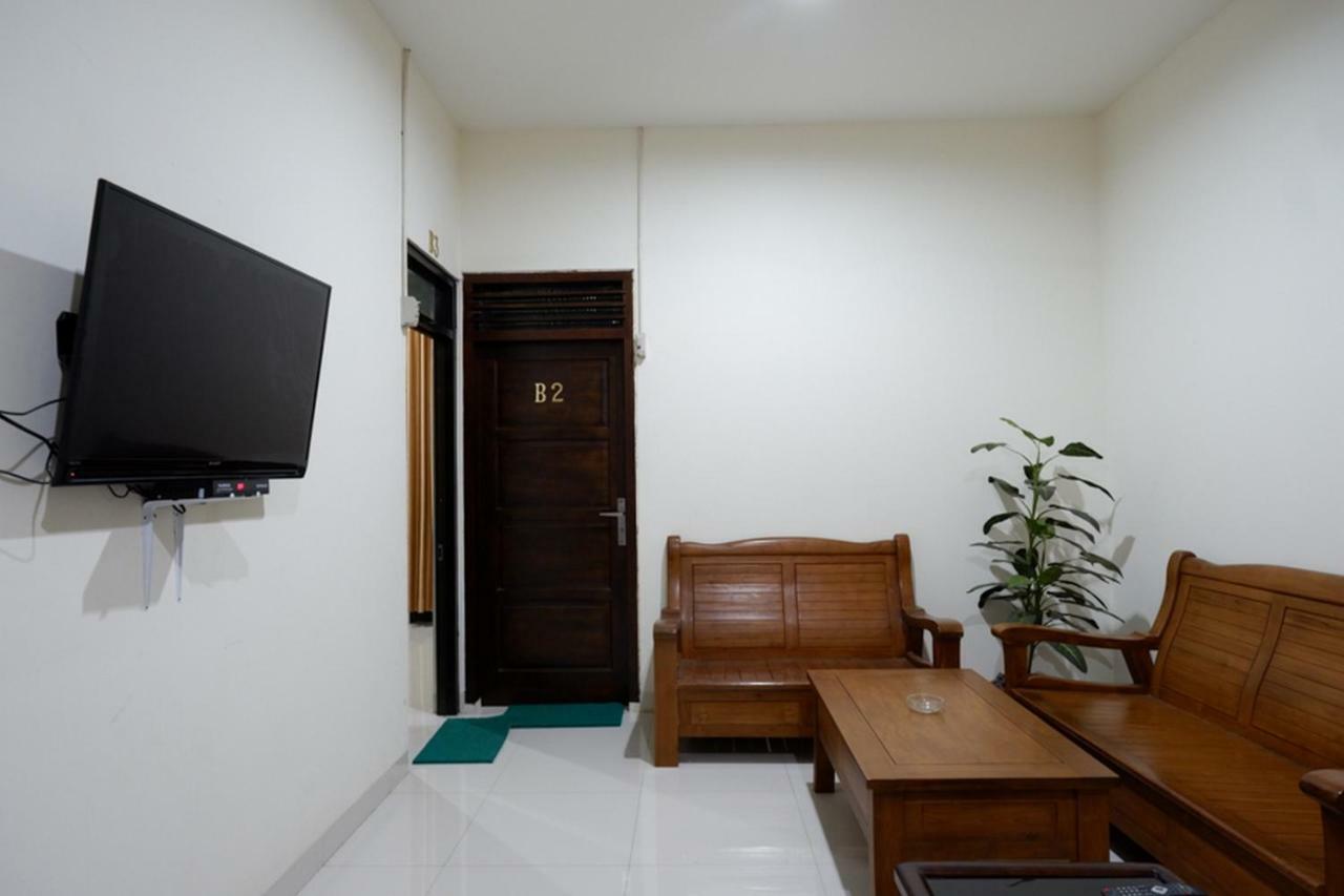 Reddoorz Near Living Plaza Purwokerto Otel Dış mekan fotoğraf