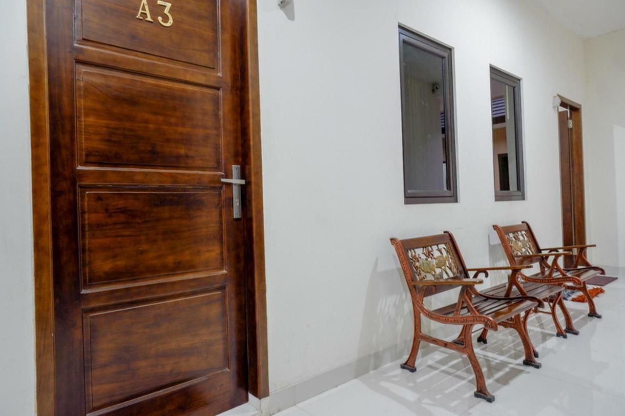 Reddoorz Near Living Plaza Purwokerto Otel Dış mekan fotoğraf