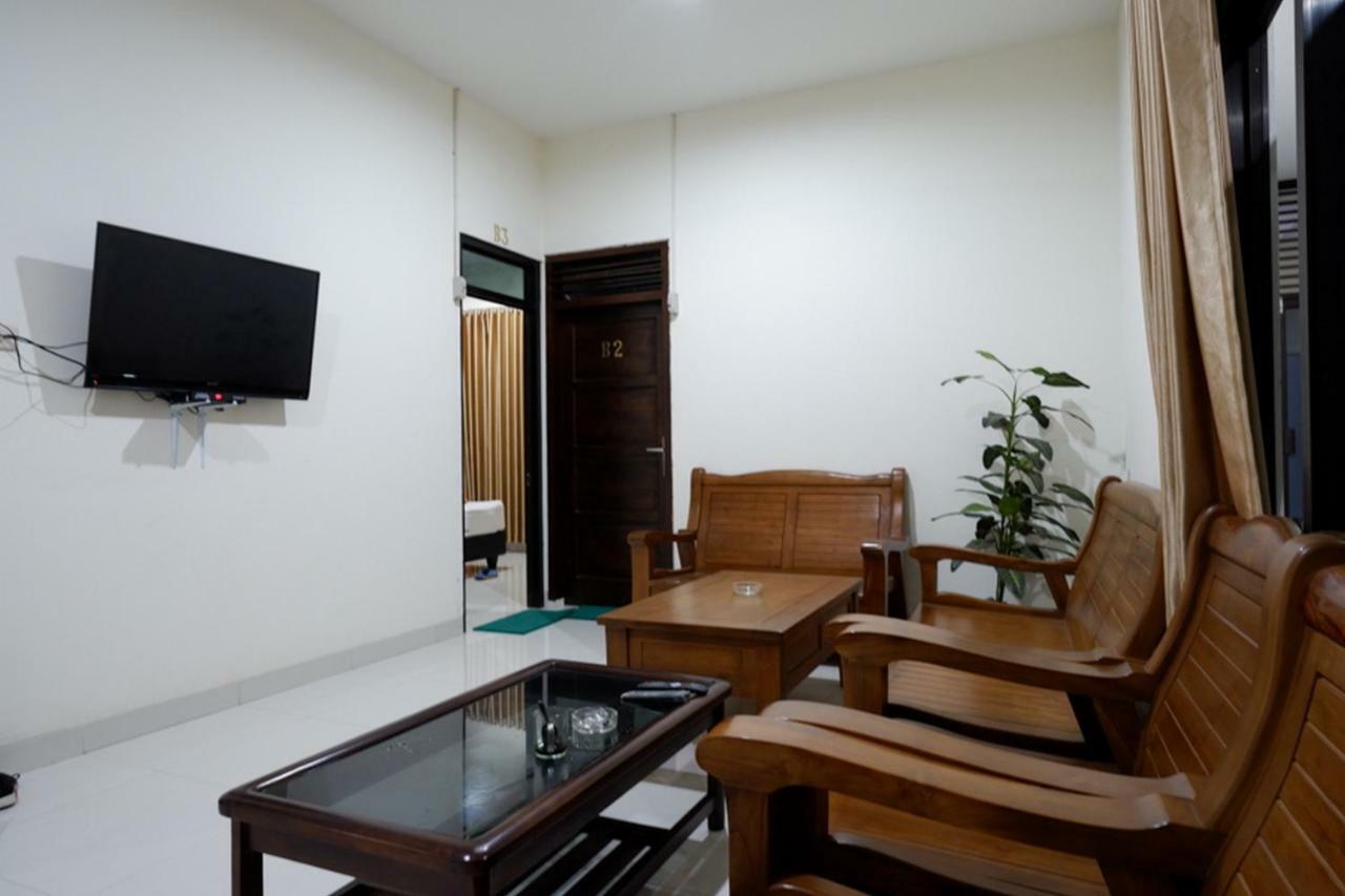 Reddoorz Near Living Plaza Purwokerto Otel Dış mekan fotoğraf
