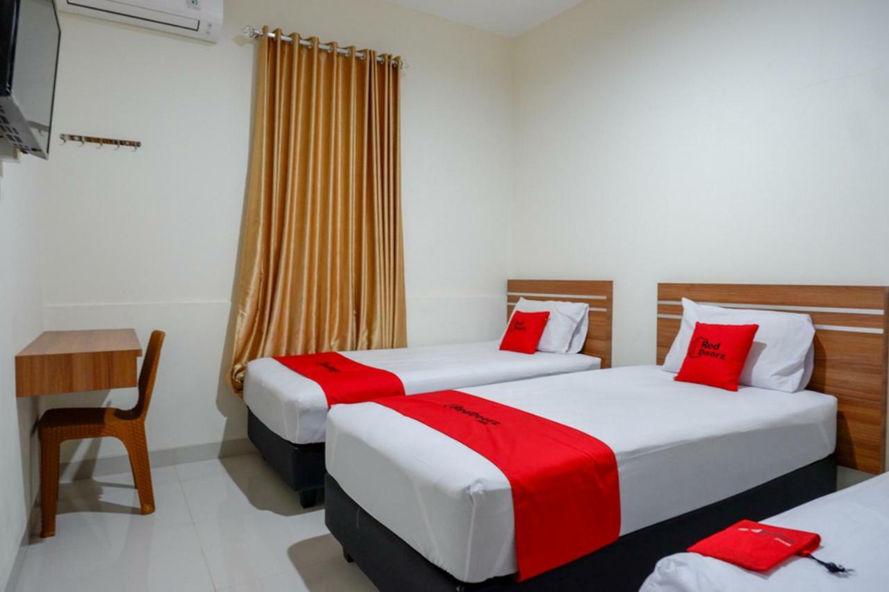 Reddoorz Near Living Plaza Purwokerto Otel Dış mekan fotoğraf