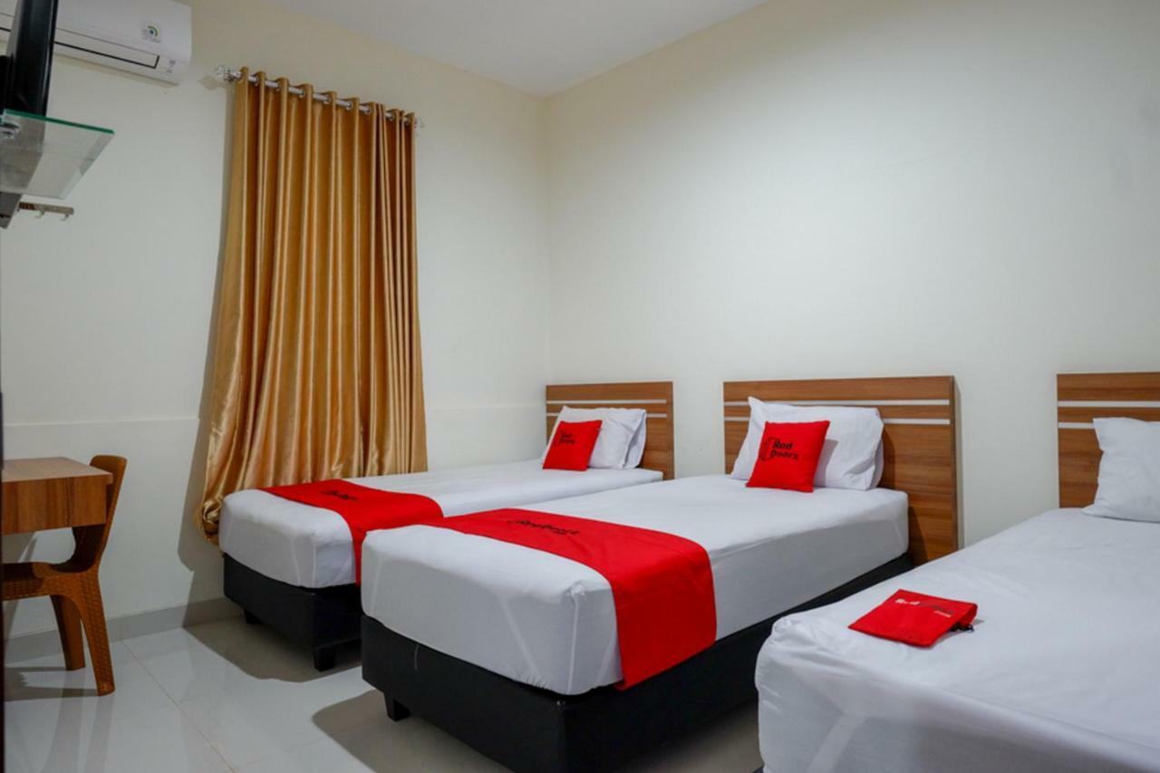 Reddoorz Near Living Plaza Purwokerto Otel Dış mekan fotoğraf